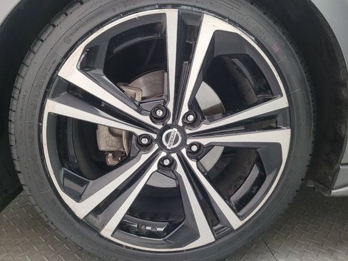 Used 2021 Nissan Sentra SR w/ SR Premium Package FWD image 31