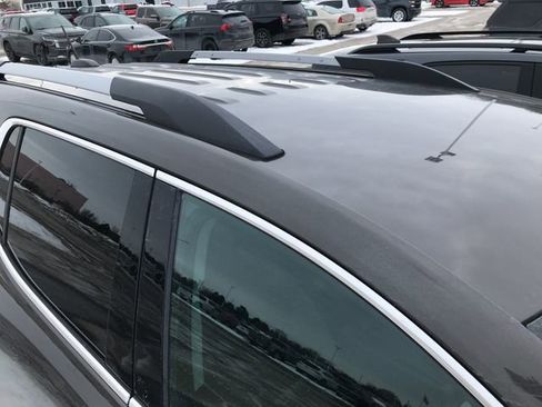 Used 2019 GMC Acadia SLT image 3