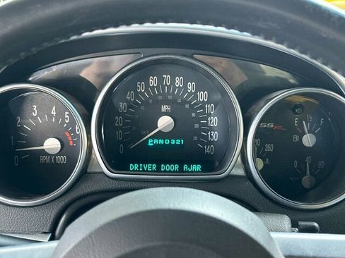 Used 2004 Chevrolet SSR w/ Preferred Equipment Group image 25