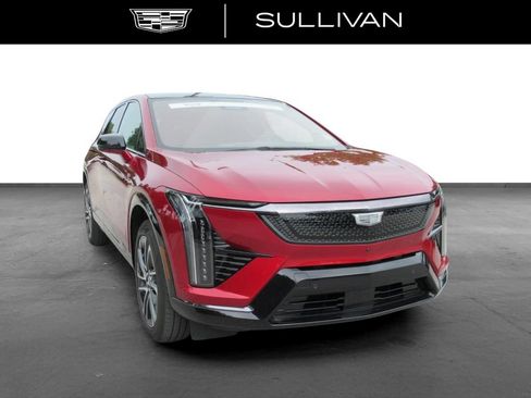 Certified 2025 Cadillac Optiq Sport 2 w/ LPO, Floor Liner Package AWD/4WD image 3