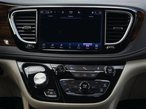 Used 2021 Chrysler Pacifica Limited FWD image 37