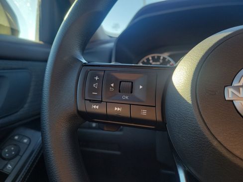 Used 2022 Nissan Rogue SV image 21