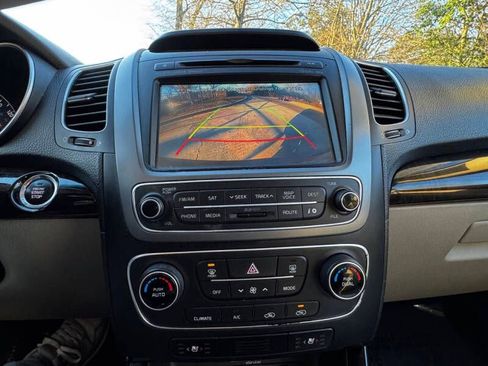 Used 2014 Kia Sorento EX w/ EX V6 Touring Package image 16