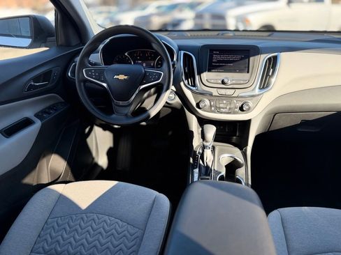 Used 2022 Chevrolet Equinox LS w/ LS Convenience Package image 9