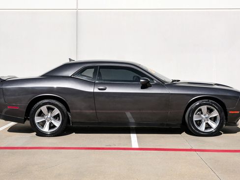 Used 2018 Dodge Challenger SXT Plus image 2