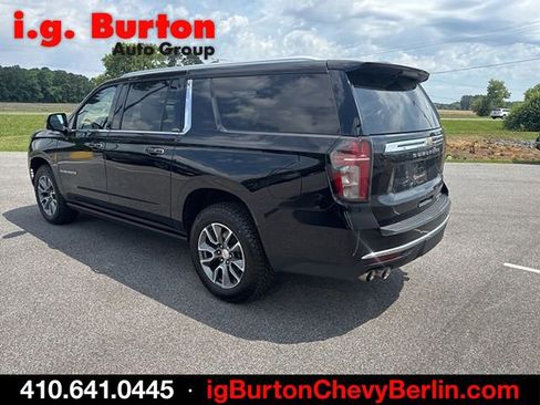 Used 2023 Chevrolet Suburban Premier AWD/4WD image 4