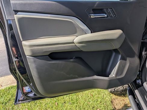 New 2025 Chevrolet Colorado ZR2 w/ ZR2 Bison Edition image 8