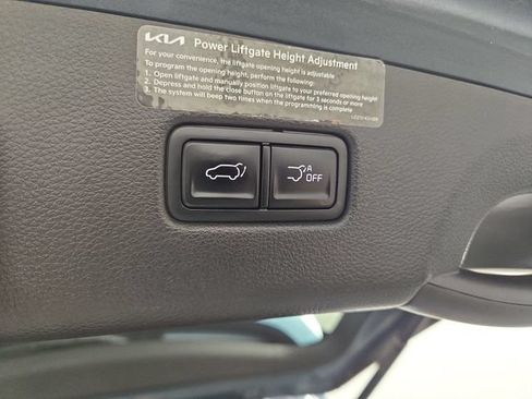 Used 2024 Kia Carnival EX FWD image 37