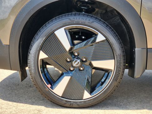 Used 2025 Nissan Kicks SR FWD image 10
