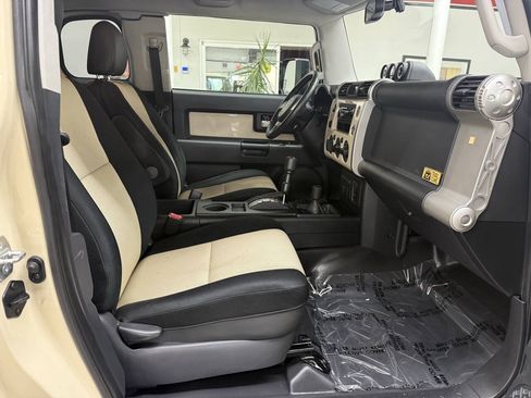 Used 2010 Toyota FJ Cruiser 4WD image 16