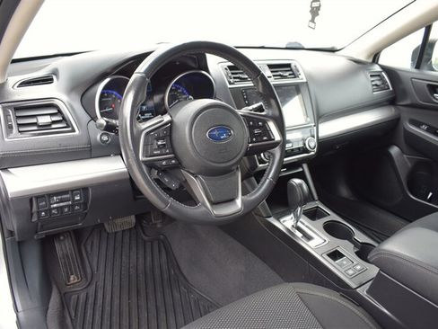 Used 2018 Subaru Outback 2.5i Premium AWD/4WD image 3