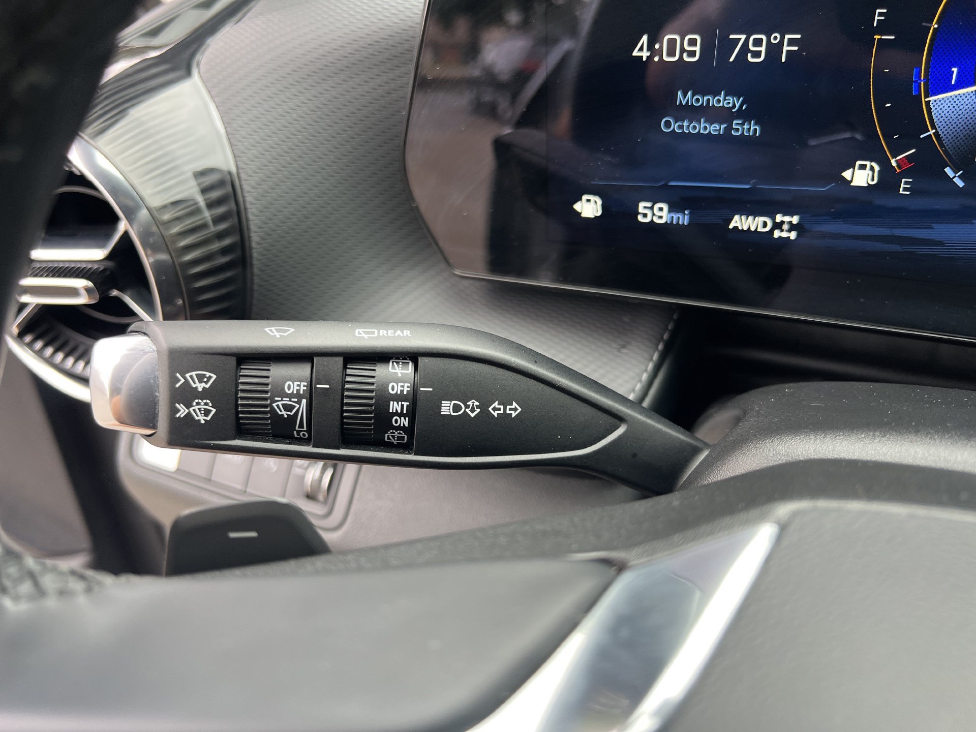 Used 2025 Chevrolet Equinox LT w/ Convenience Package II AWD/4WD image 8
