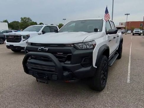 New 2025 Chevrolet Colorado Trail Boss w/ Off-Road Front Bumper Package image 4