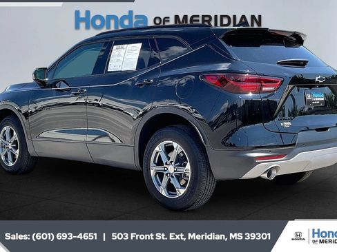 Used 2024 Chevrolet Blazer LT w/ Convenience Package FWD image 2