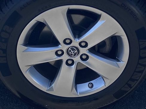 Used 2015 Toyota RAV4 XLE FWD image 8