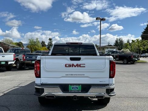 Used 2022 GMC Sierra 1500 SLT w/ SLT Convenience Package AWD/4WD image 4
