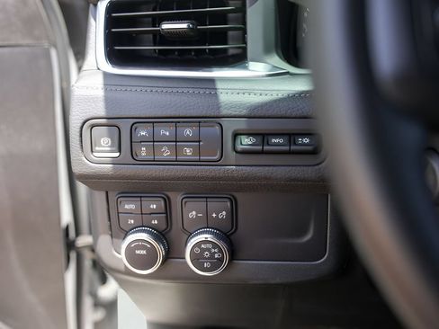 Used 2023 GMC Yukon Denali AWD/4WD image 18