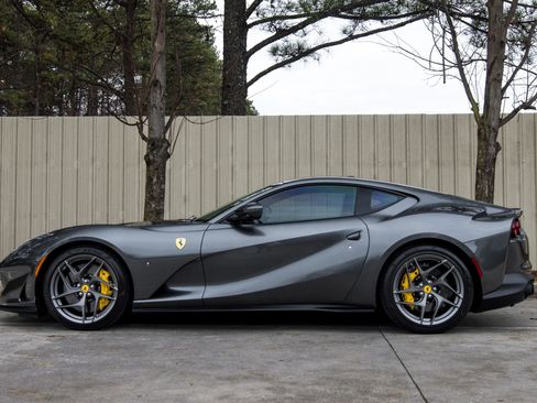 Used 2020 Ferrari 812 Superfast image 4