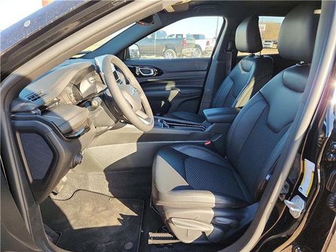 New 2026 Jeep Compass Latitude image 11