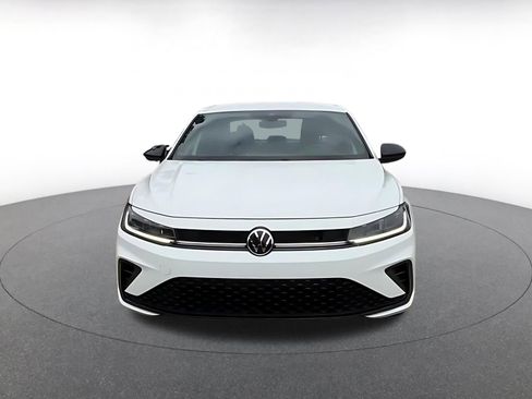 Used 2025 Volkswagen Jetta Sport image 3