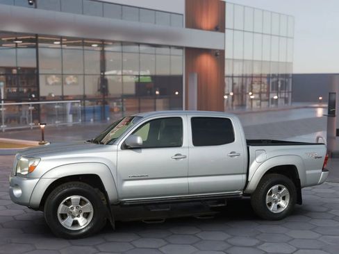 Used 2008 Toyota Tacoma PreRunner image 2