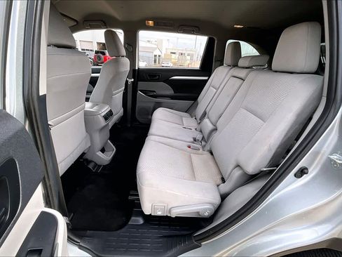 Used 2019 Toyota Highlander LE image 18