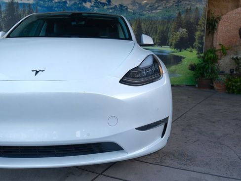 Used 2020 Tesla Model Y Long Range AWD/4WD image 32