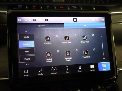 Used 2023 Jeep Grand Cherokee Overland w/ Luxury Tech Group IV AWD/4WD image 43