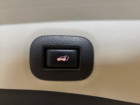 Used 2017 Nissan Rogue SV w/ SV Premium Package AWD/4WD image 19