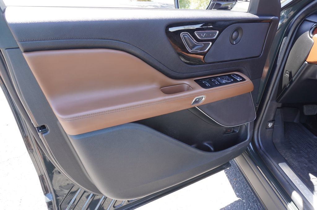 Used 2023 Lincoln Aviator Reserve w/ Equipment Group 201A RWD image 17