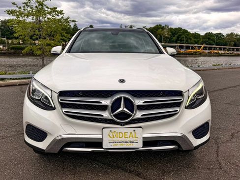 Used 2018 Mercedes-Benz GLC 300 4MATIC image 2