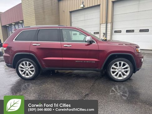 Used 2017 Jeep Grand Cherokee Limited w/ Luxury Group II image 9