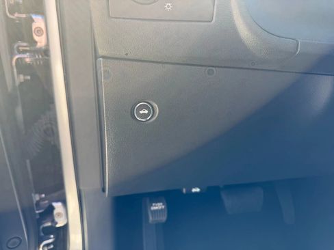 Used 2013 Dodge Challenger R/T image 19