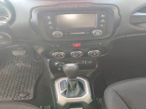 Used 2017 Jeep Renegade Latitude w/ Cold Weather Group image 10