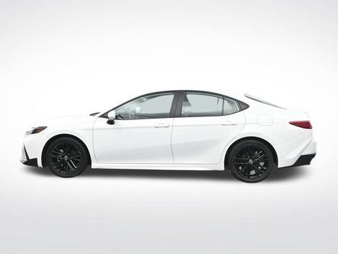 Used 2025 Toyota Camry SE FWD image 9