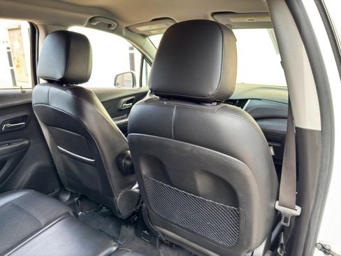 Used 2019 Chevrolet Trax LT w/ LT Convenience Package FWD image 31