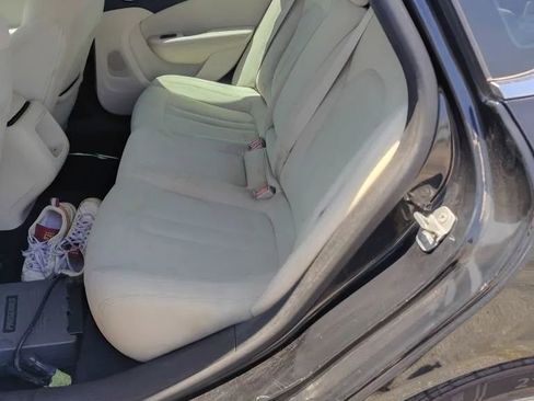Used 2015 Chrysler 200 Limited w/ Convenience Group FWD image 6