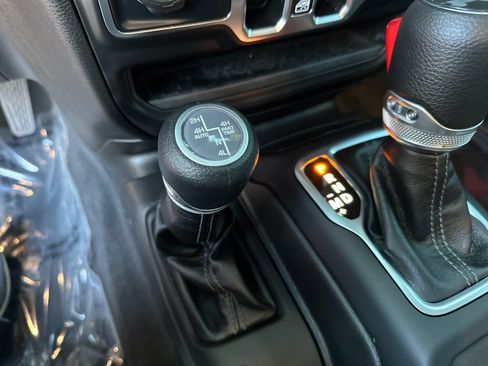 Used 2025 Jeep Wrangler Unlimited Sahara AWD/4WD image 42
