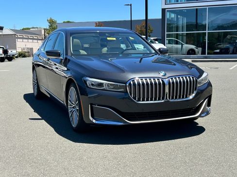 Used 2022 BMW 740i RWD image 7