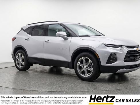 Used 2025 Chevrolet Blazer LT FWD image 1