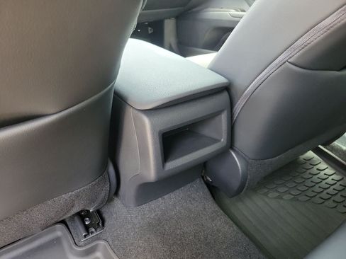 Used 2024 Toyota Camry SE FWD image 11
