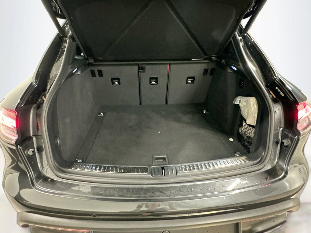 Certified 2025 Porsche Macan AWD/4WD image 27