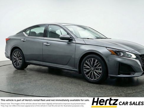 Used 2025 Nissan Altima 2.5 SV image 1