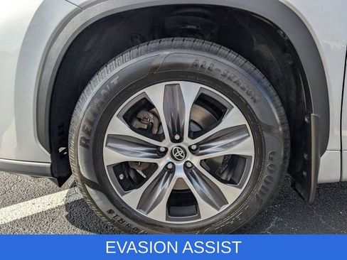 Used 2022 Toyota Highlander XLE image 6