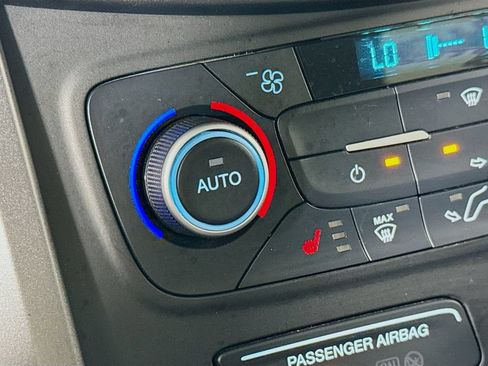 Used 2019 Ford Escape SE FWD image 19