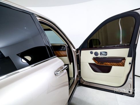 Used 2019 Rolls-Royce Cullinan image 32