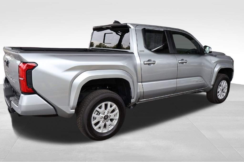 Certified 2025 Toyota Tacoma SR5 AWD/4WD image 16