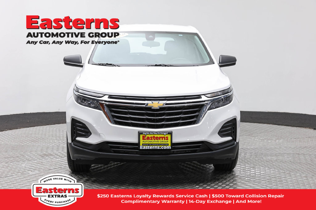 Used 2023 Chevrolet Equinox LS w/ Driver Confidence II Package FWD image 3