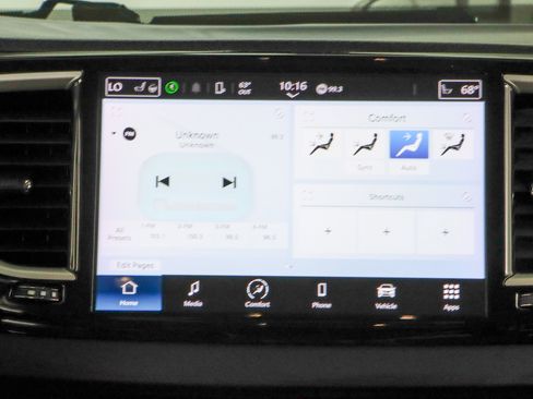 Used 2023 Chrysler Pacifica Touring-L FWD image 19