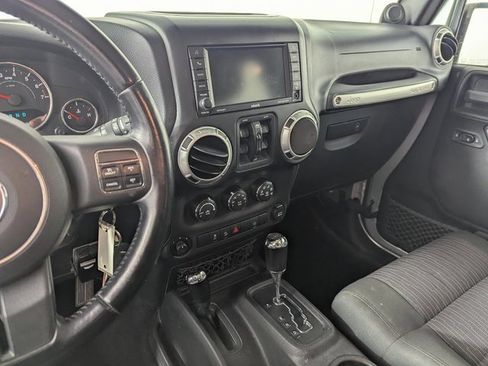 Used 2012 Jeep Wrangler Unlimited Rubicon w/ Connectivity Group image 13